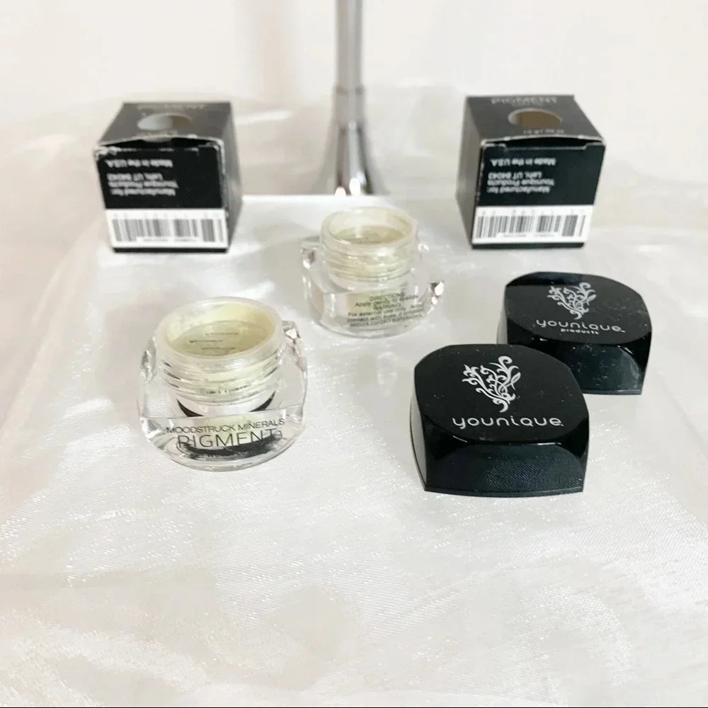 YOUNIQUE MOODSTRUCK MINERALS PIGMENT POWDERS INNOCENT